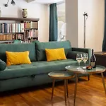 Turin Bed & Books By Wonderful Italy