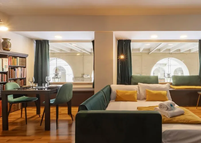 Turin Bed & Books By Wonderful Italy